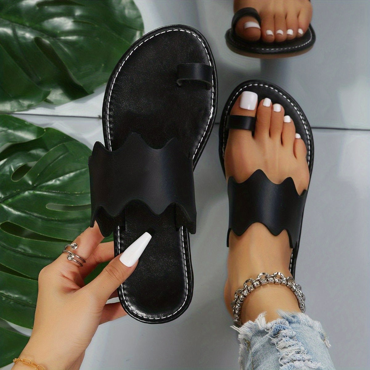 Non-Slip Black Flat Sandals for Women - Perfect for Beach and Outdoor Activities