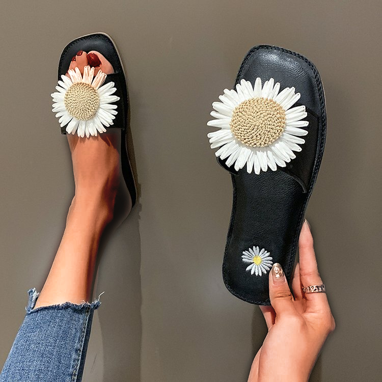 Summer New Female Simple Casual Wild Flat Daisy Sandals And Slippers